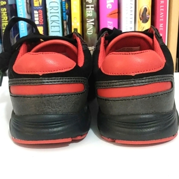 KENNETH COLE BLACK RED LACE UP LOW-TOP SNEAKERS SIZE 2 NWT - Picture 4 of 8